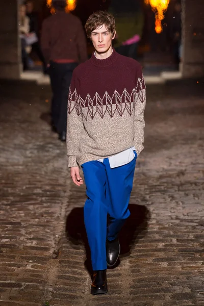 Look 18